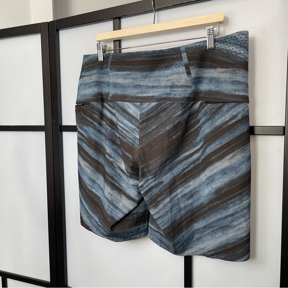 𝅺[36] Men’s Lululemon Swim Trunks Channel Cross Short 7” In High Tide Multi - Picture 7 of 11